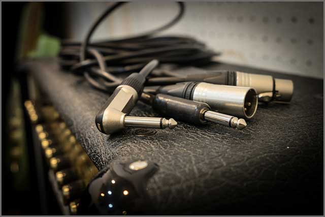 Guitar cable