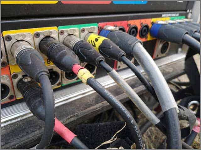 speaker line socket and plug