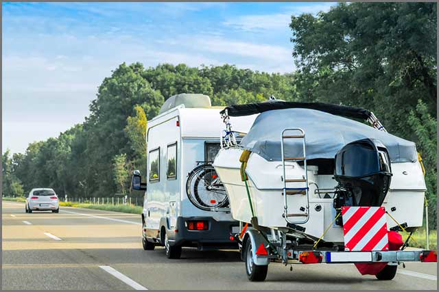 Boat trailers generally use 4-way flat plugs or 5-way flat plugs