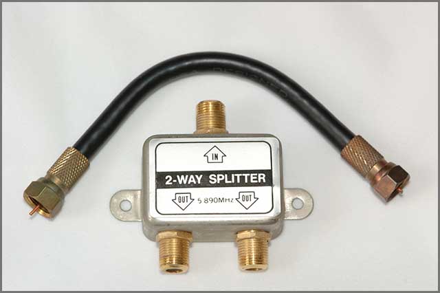 An image of cable two ways splitter short