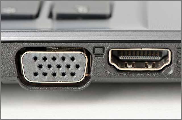 Sockets HDMI and DisplayPort of the laptop