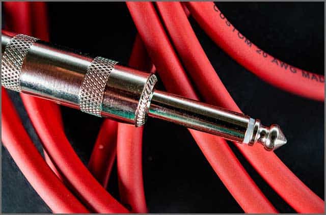 Instrument cable connector guitar bass