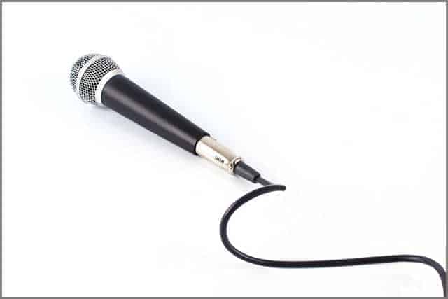 Microphone with cable isolated