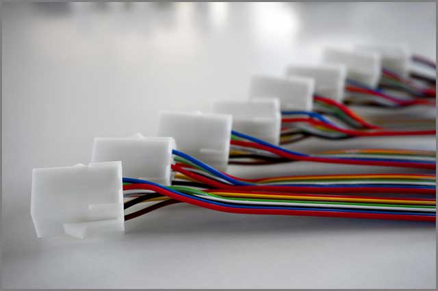 Cable harness loom connector
