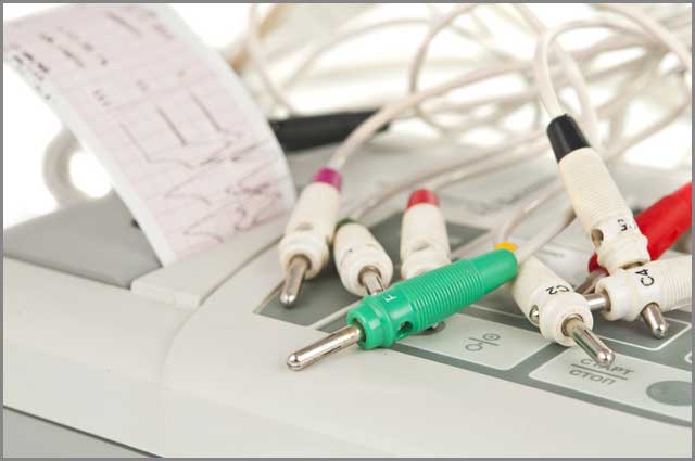 Electrocardiograph machine with ECG