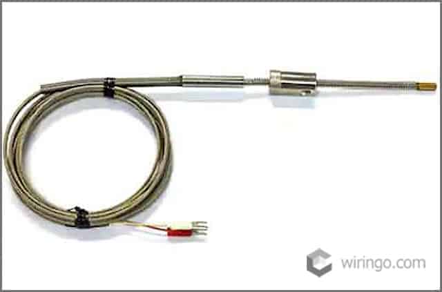 Sensor for measuring the temperature of the heating device