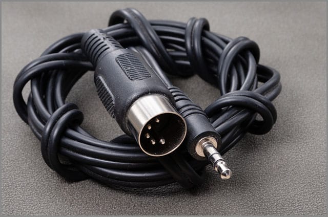 A Black 5-pin DIN Male Cable