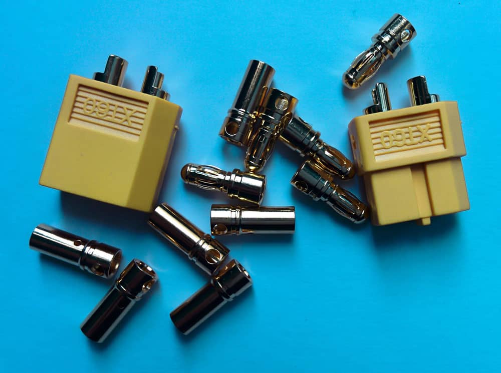 Standard power connectors XT60 and bullet