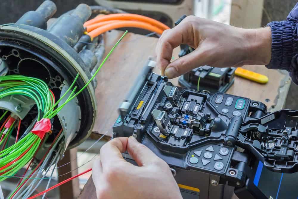 Fiber Optic cable splicing